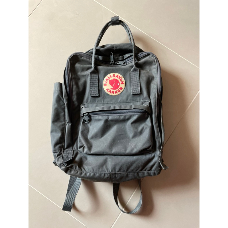 二手 Fjallraven Kanken Classic 空肯包 北極狐 小狐狸 瑞典 書包 方型 後背包 背包