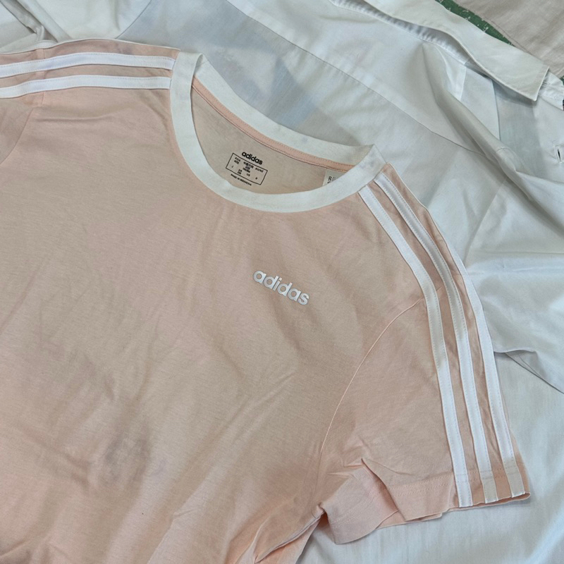 Adidas愛迪達 3S ESS 基本款三線短袖T恤 淺粉色