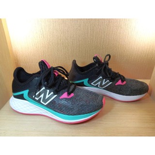 New Balance慢跑鞋Fresh Foam ROAV紐巴倫女鞋 避震緩衝透氣 黑/粉 WRVHZSG1B CM24