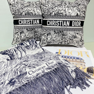 Dior抱枕彷彿藝術品般的美麗