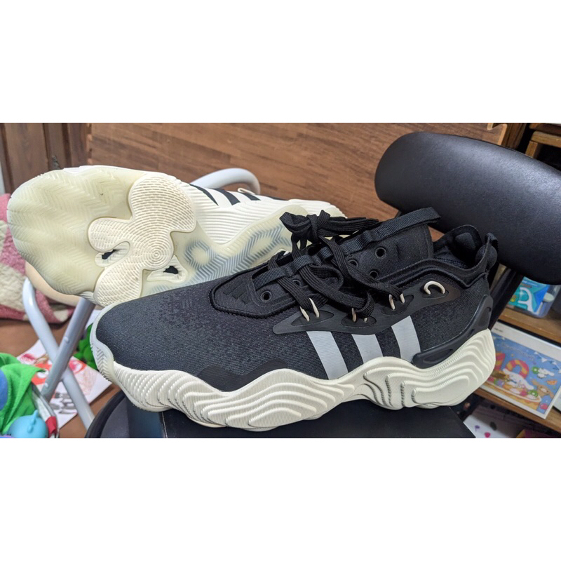 Adidas trae young 3 籃球鞋 basketball shoe us9.5 全新公司貨