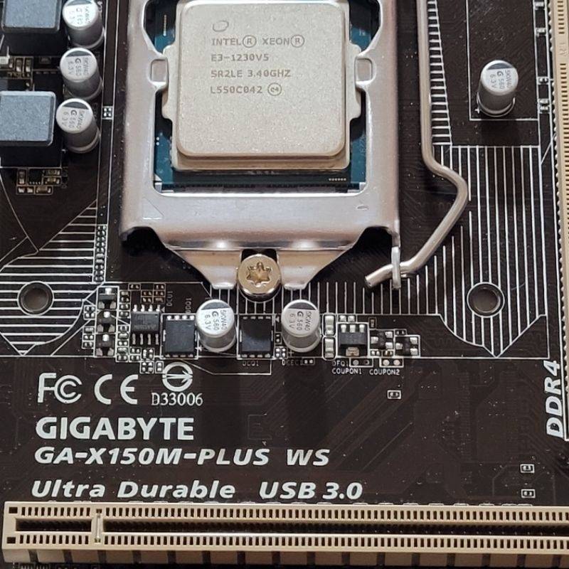 技嘉 GIGABYTE GA-X150M-PLUS +E3 1230V5  CPU主機板(含檔板）