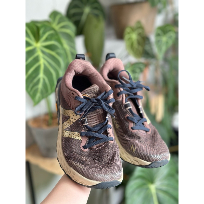 二手 近全新少穿 New Balance HIERRO 女 寬楦 山系 越野跑鞋 WTHIERB6