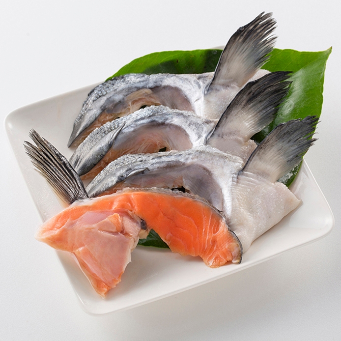"豐璽食品" 現貨 鮭魚下巴 1kg/包 鹽烤鮭魚下巴 日式料理 燒烤 烤魚
