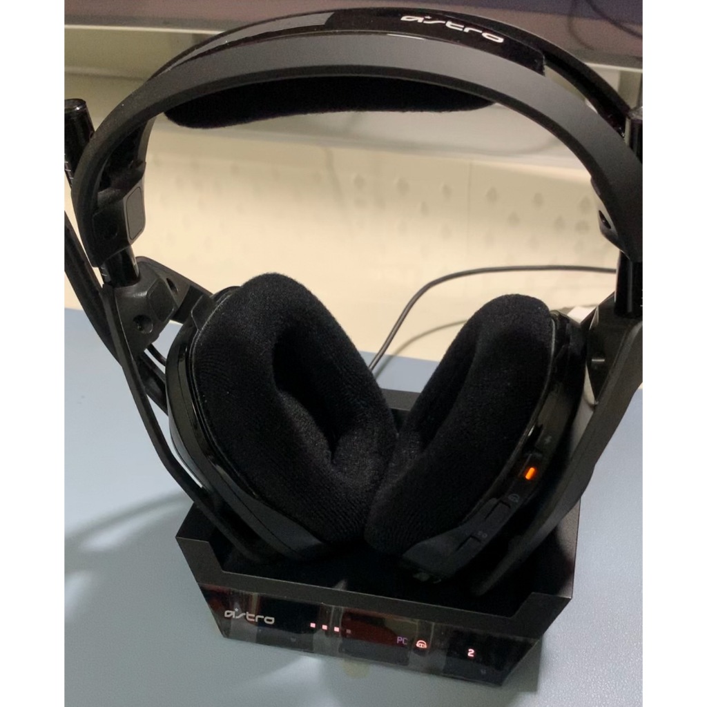 二手 ASTRO A50 無線耳機麥克風 + 充電底座