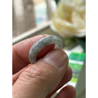 內徑16.9，國際戒圍12，no76，玉到愛，白烏雞帶金翡翠戒指（戒圈），有紋有礦缺，保證緬甸玉A貨翡翠