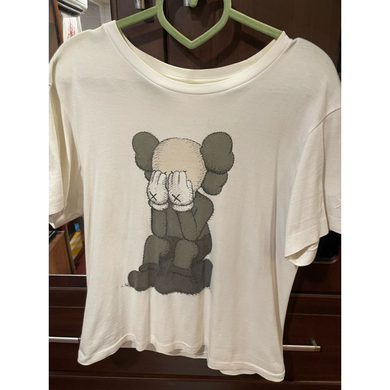 Uniqlo x kaws 白色短T M號