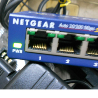 Netgear 網路交換器FS105 5 Port 10/100 Mbps MW電源供應器 GS15PA