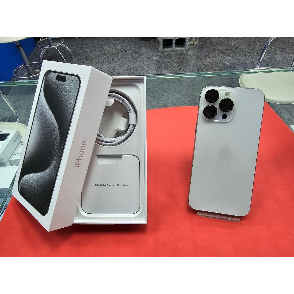 台南E時代手機通apple I15 PRO MAX 256G(二手)6.7吋 白色 歡迎門市自取下標請先私訊/外觀超新