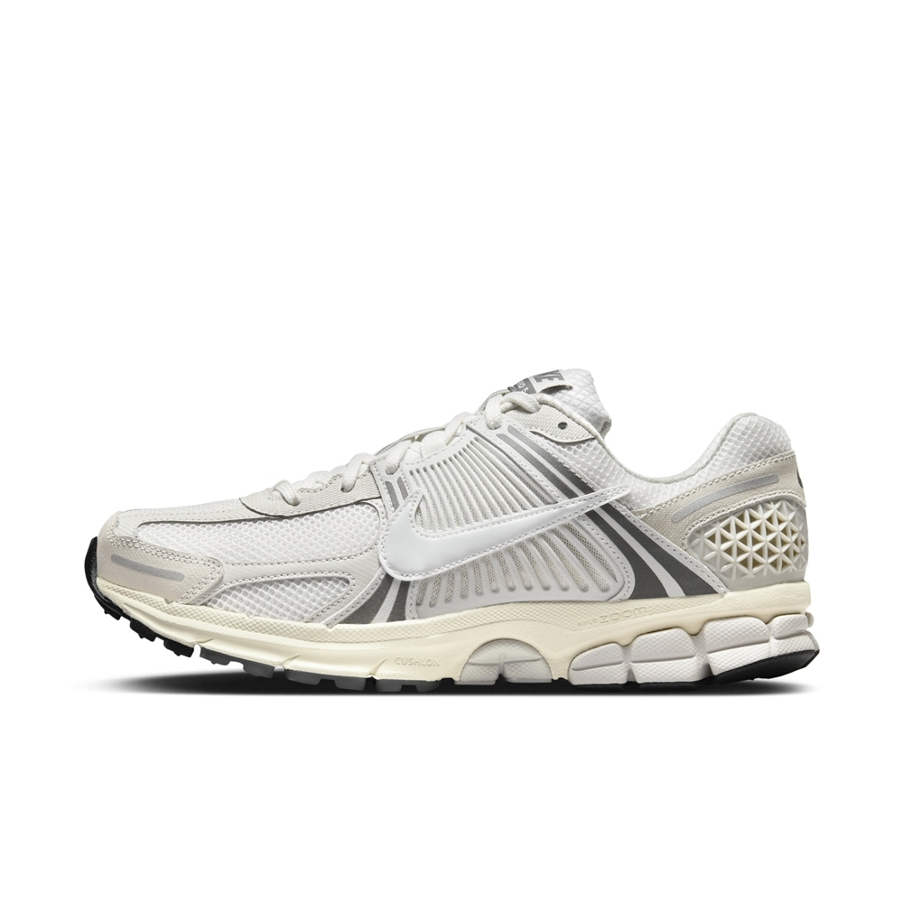 NIKE 男 慢跑鞋 NIKE ZOOM VOMERO 5 白灰色 -HF0731007