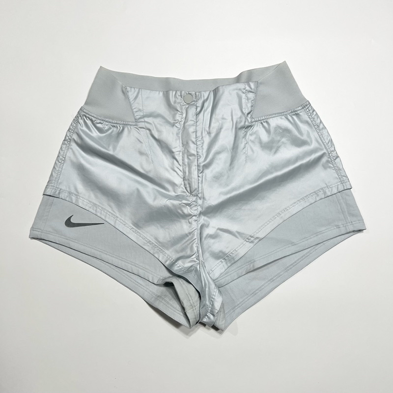 &lt;全新女裝&gt; Nike 滑面 素色 拼接 寬鬆 休閒 運動 短褲 女款 淺藍 CJ4148-488