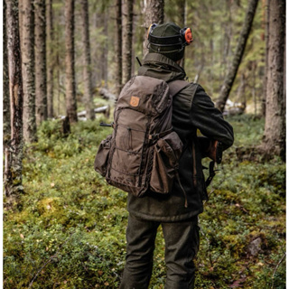 Fjallraven 北極狐 SINGI 28 狩獵背包/戶外健行背包/多功能後背包-深橄欖