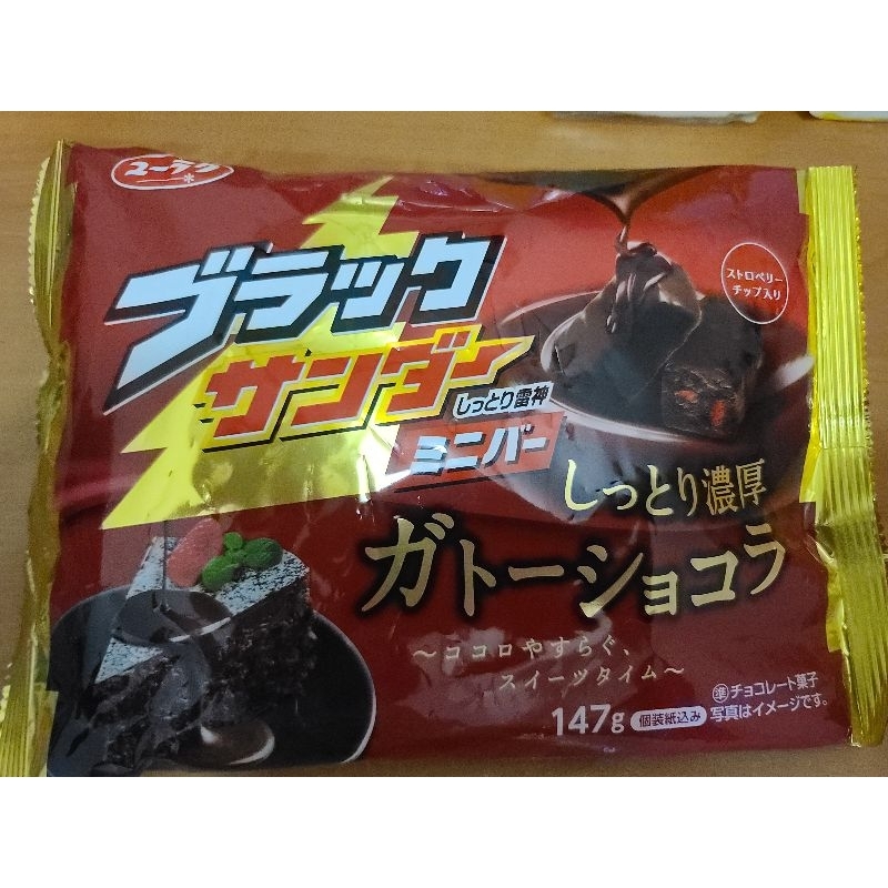 雷神布朗尼草莓菓子11枚 有樂 日本雷神巧克力 巧克力餅乾 進口食品 休閒零食[168休閒零食]