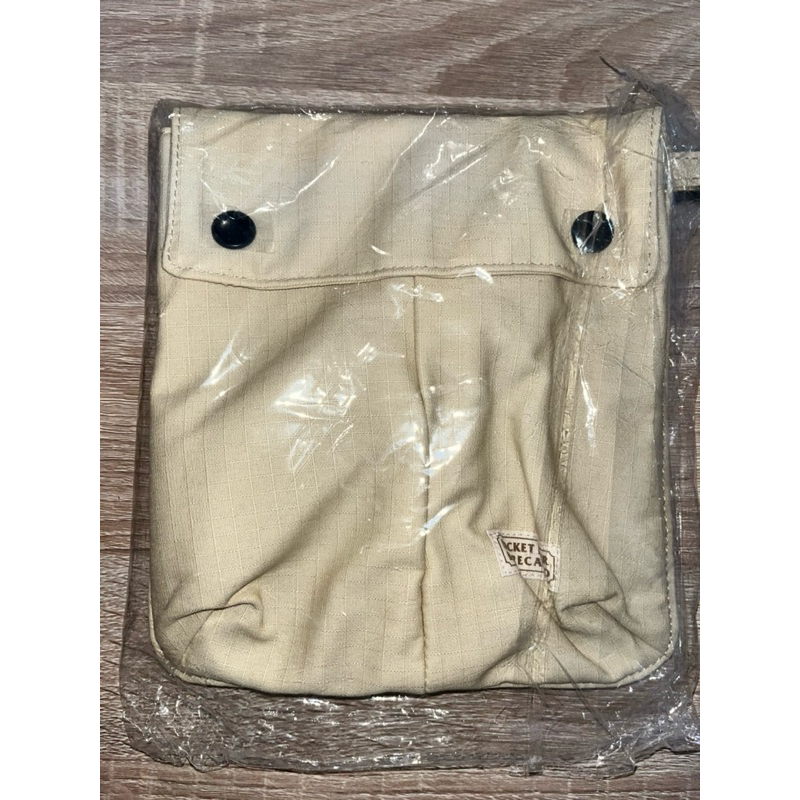 側背包-復古簡約Reca Jungle Pocket 米白 全新有吊牌