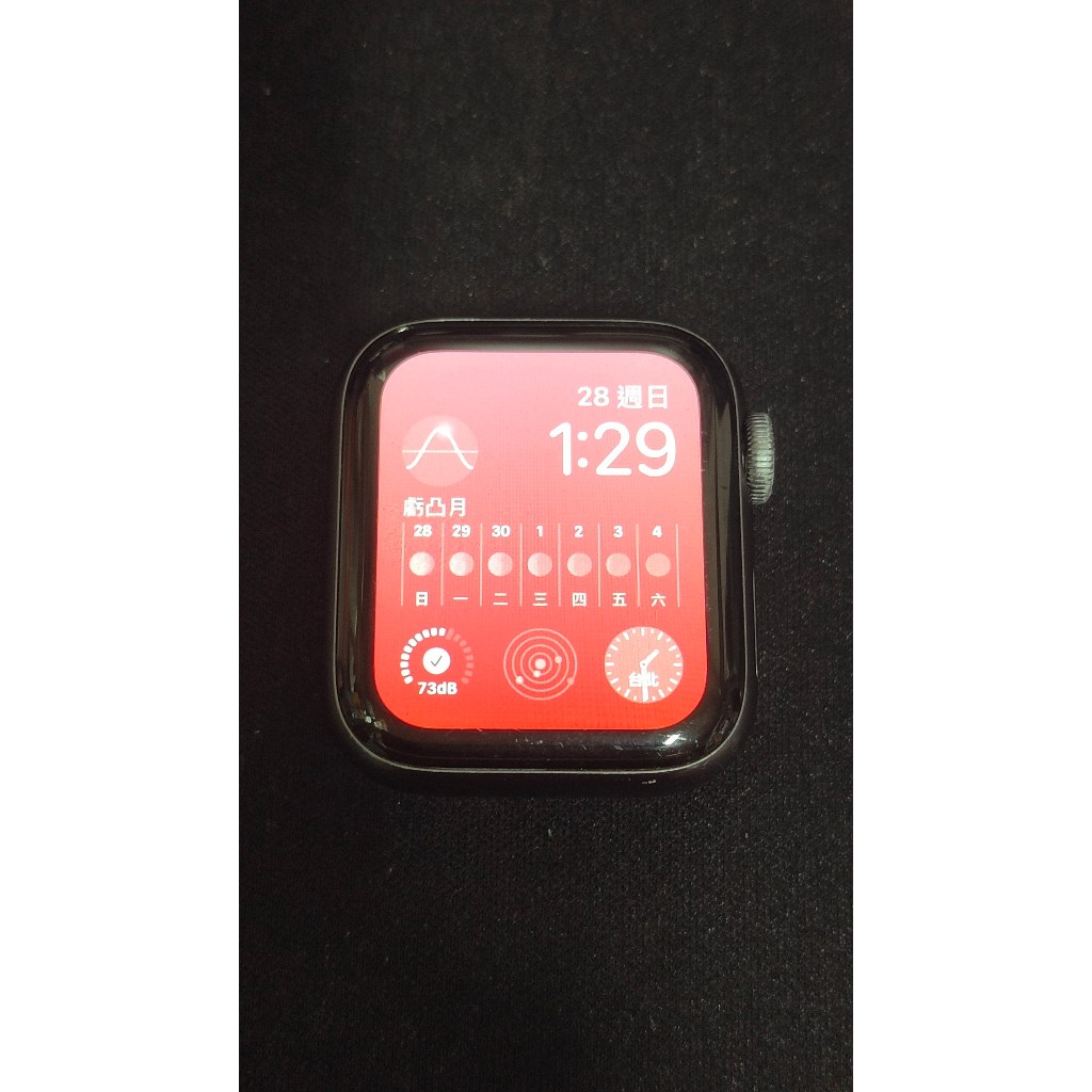 Apple Watch 4 40mm GPS 太空灰 鋁金屬材質 具備力度觸控的OLED Retina顯示器 二手智慧穿