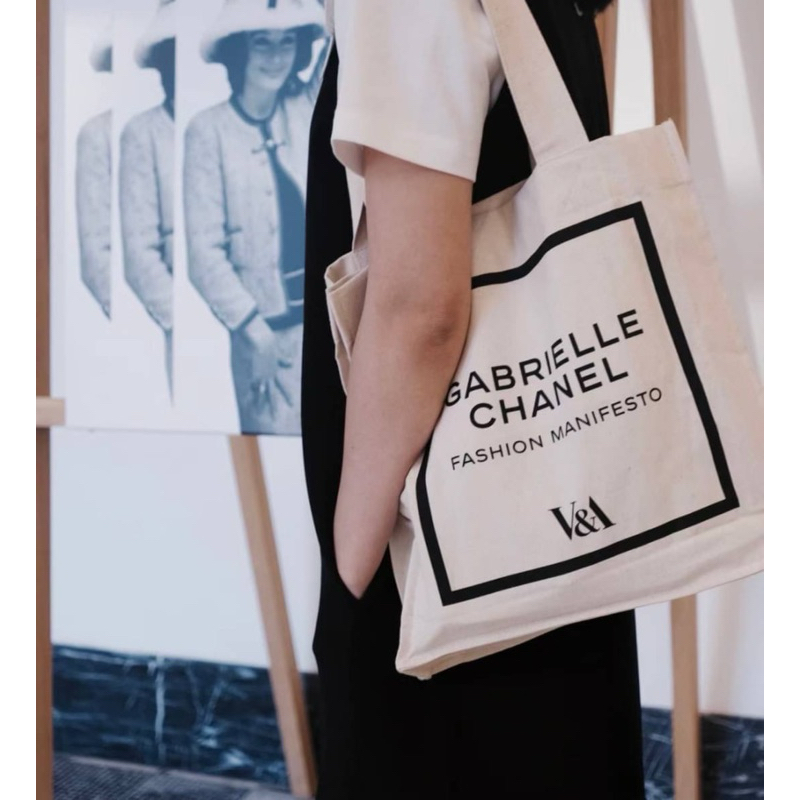 英國🇬🇧 V&amp;A✖️ Chanel的聯名帆布包