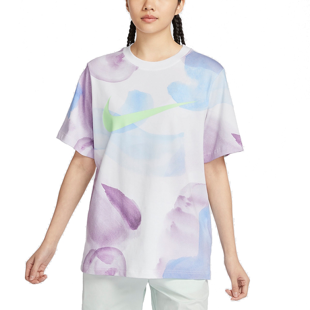 NIKE 女 AS W NSW TEE ESSNTL AOP GCEL 短袖上衣 - HF6178100