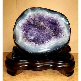 ꒰ঌ烏拉圭頂級紫水晶小圓洞໒꒱· ﾟ2.35公斤 | 洞深有5 | 紫塔山 | 完整瑪瑙邊 | 桌上型 | 附訂製木座