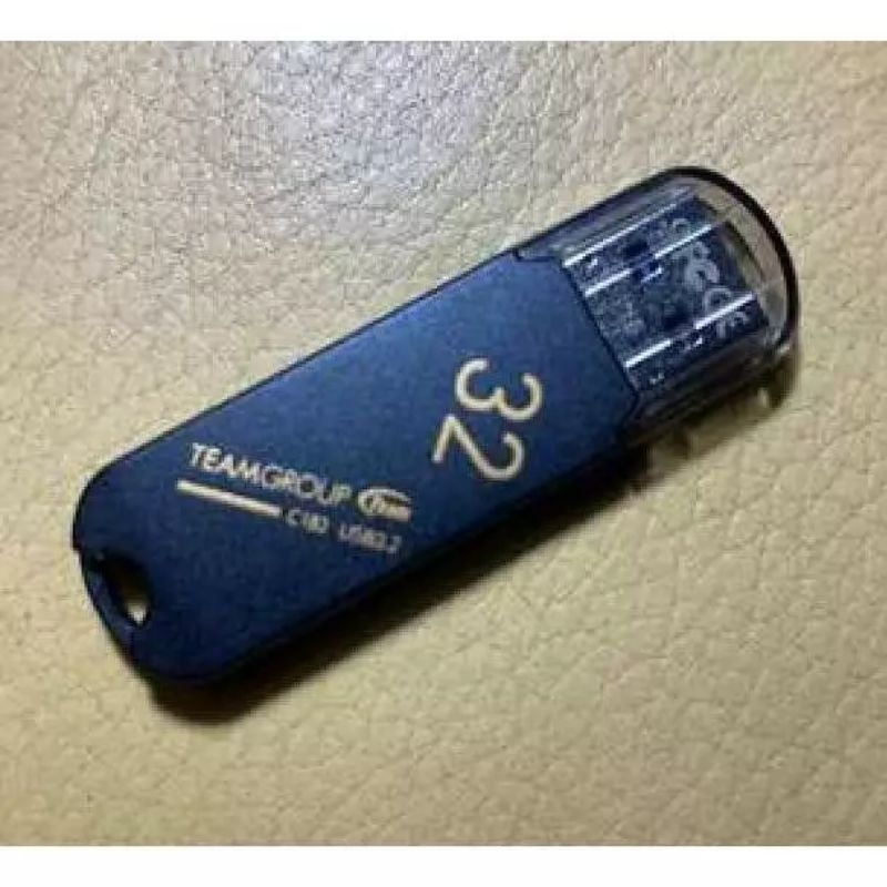 32 GB USB U盤 含 Windows 11 專業版及 Office 2021 64 位元組合