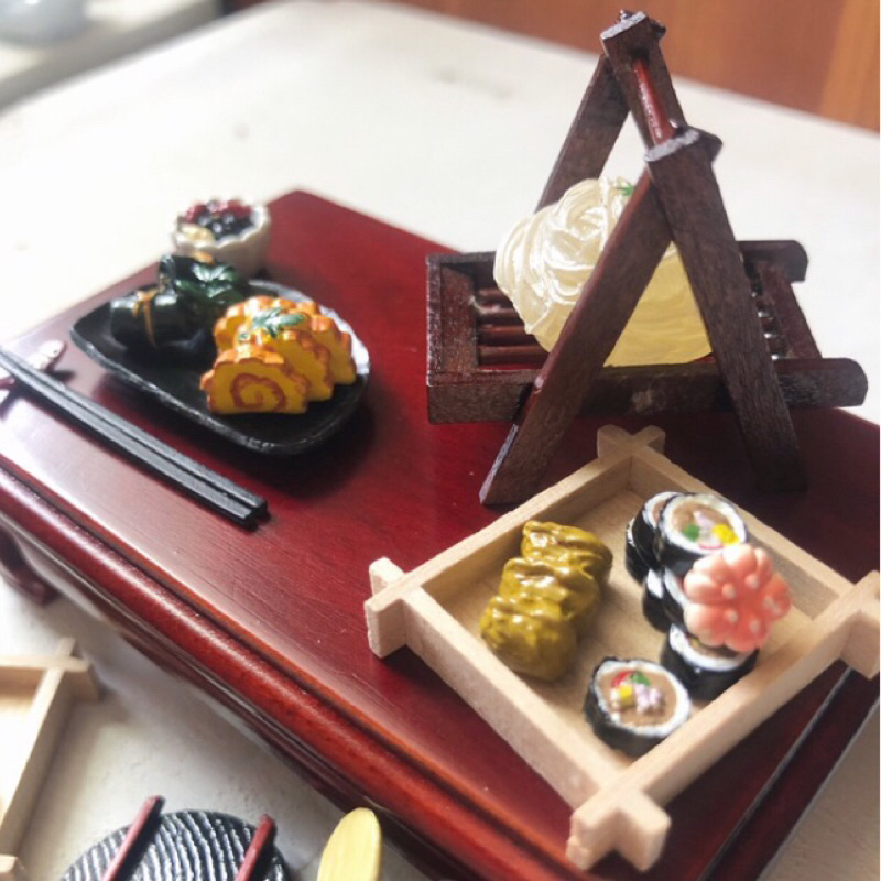 ✤鳩日堂 日式盤子 和風擺盤 木頭托盤 仿石盤 日本風擺飾 森林家族 日式餐具 袖珍 微縮模型 場景佈置 和室 娃娃屋