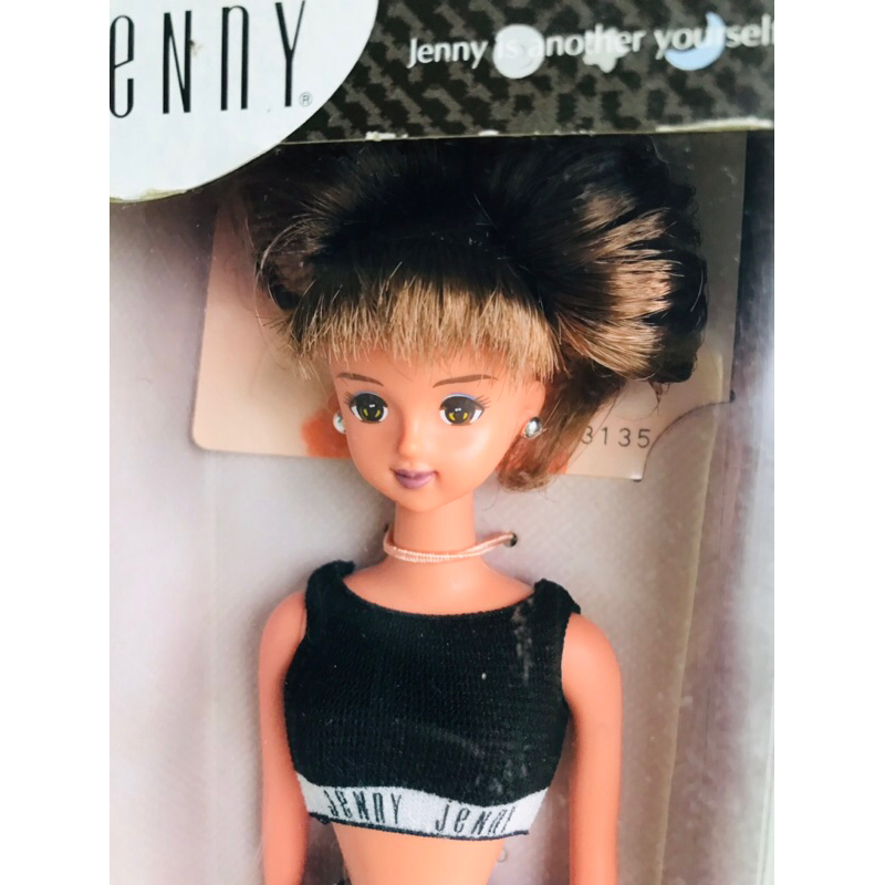 【 Jenny 】珍妮娃娃茶香 friend doll系列— Naomi 奈緒美•贈娃衣一套（絕版/盒損/全新未拆）