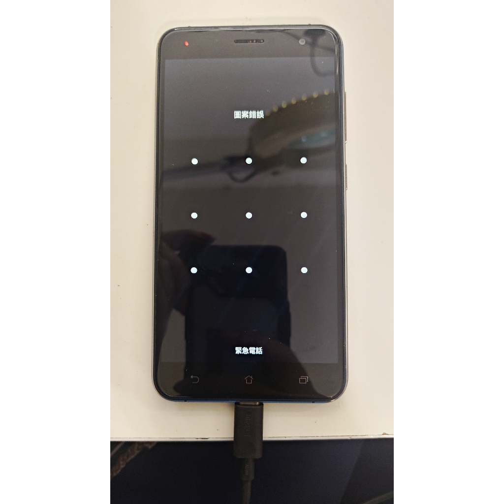 知飾家 二手手機  ASUS ZenFone 3 外觀如圖  圖形鎖 零件機