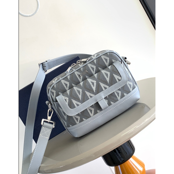 小號頂級原單配藍盒  信使包 手提包包 單肩包 菱格圖案壓花設計 新穎潮流挎包 時尚百搭流行包包 肩帶可調節便攜式包包