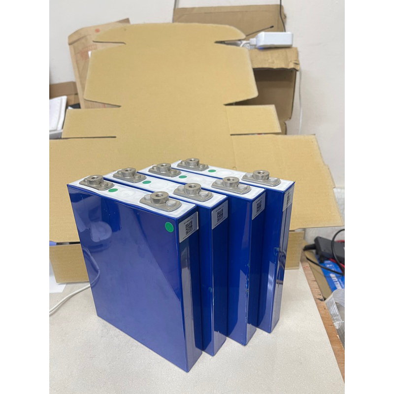 《Battery量販店》庫存台灣製🇹🇼鋰鐵電池 磷酸鐵鋰電池 3.2v 95Ah 外觀會有小瑕疵，微膨脹，可接受再購買！