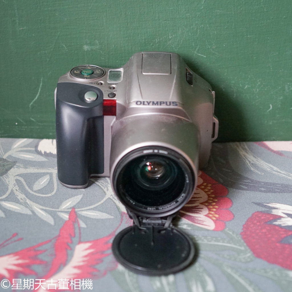 【星期天古董相機】不能用的 Olympus is-20 底片相機 零件機 擺飾 道具