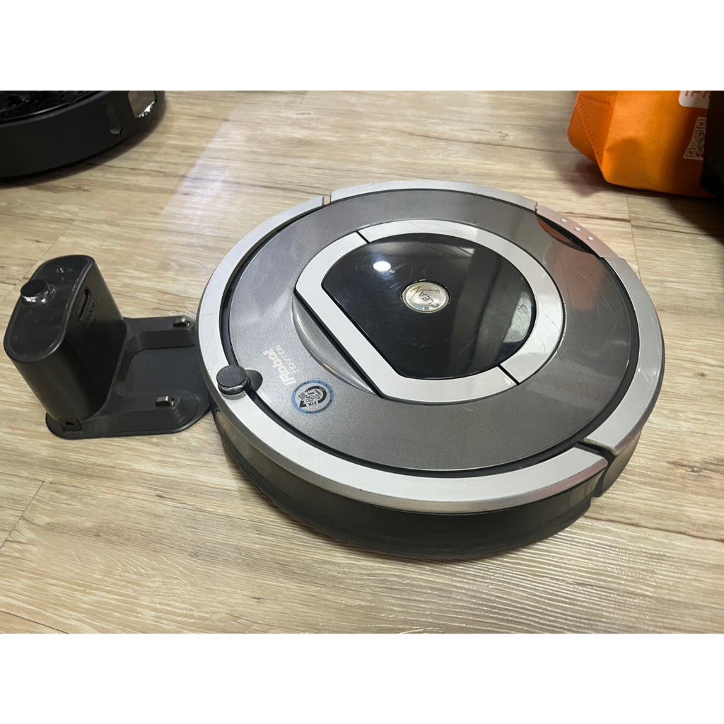 奇機巨蛋【iRobot】二手出清 Roomba 780 掃地機器人 定時自動吸塵器 已清潔保養