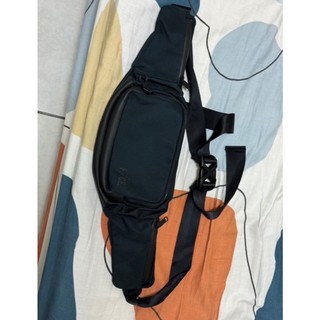 F/CE. 日本小眾設計品牌深藍色腰包 近全新無髒污破損 穿搭利器