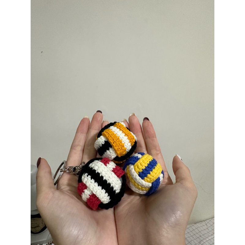 鉤織小排球 毛線吊飾🏐 你的包包上缺了一顆小排球！
