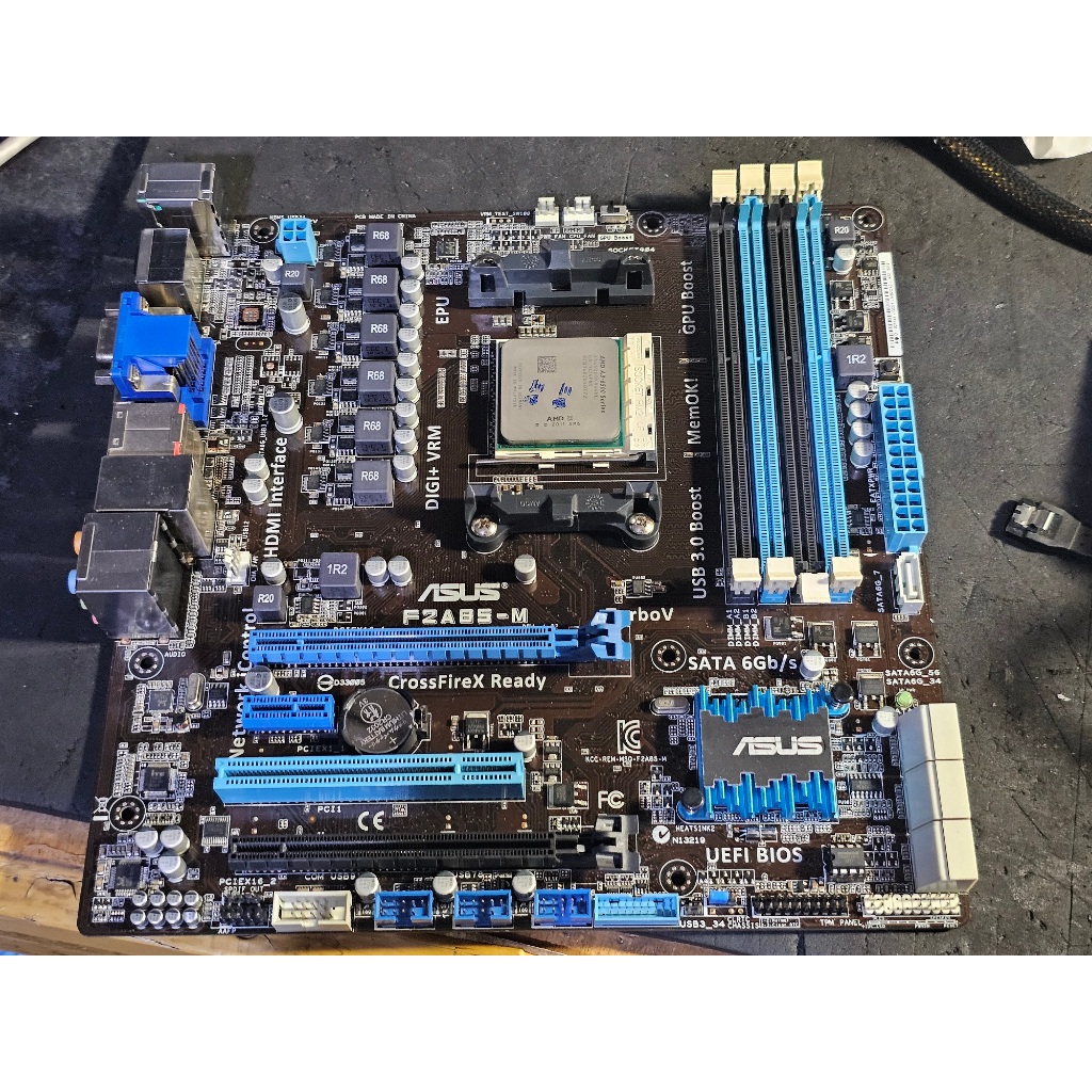 二手華碩 ASUS F2A85-M FM2腳位 AMD A85X晶片組4組DDR3內建顯示+AMD A8-6500CPU