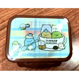 《只愛夾娃娃機小舖》全新二手商品~角落生物.角落小夥伴保鮮盒(12*9*5cm.咖啡色)