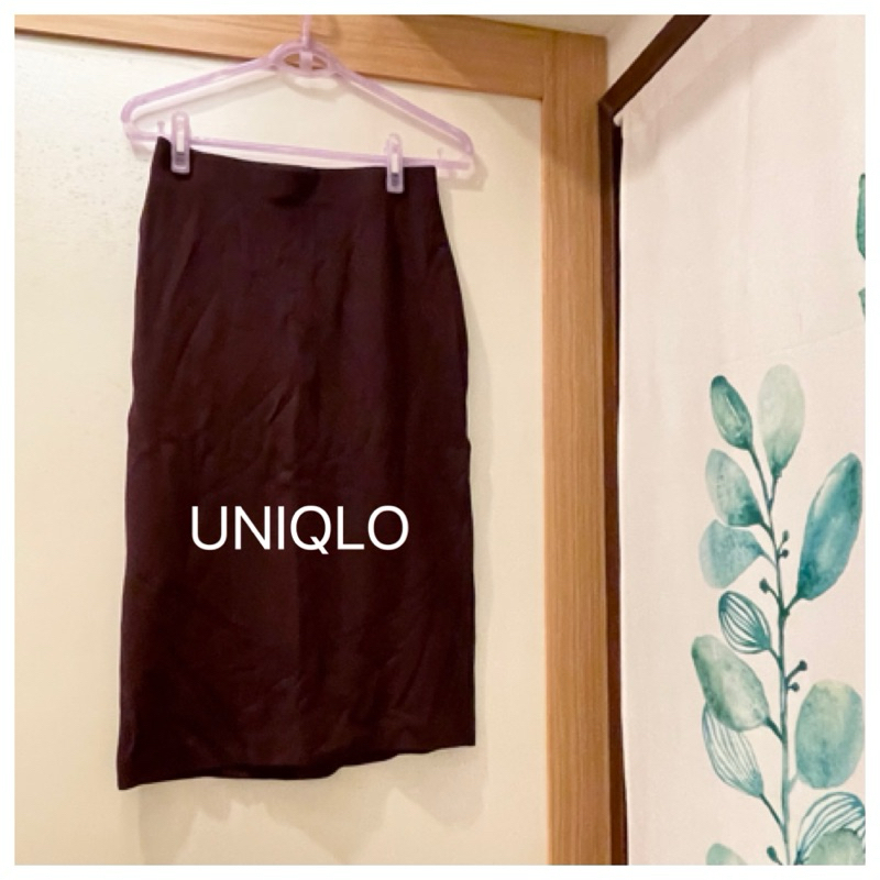 UNIQLO 紫紅色及膝窄裙-M(98成新)