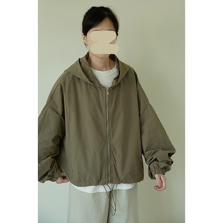 花灰灰🌟山系週末日 l 軍綠X黑X杏 日系個性工裝抽繩舒適蝙蝠袖薄款連帽風衣 秋季新款寬鬆設計感山系風衣外套 連帽外套
