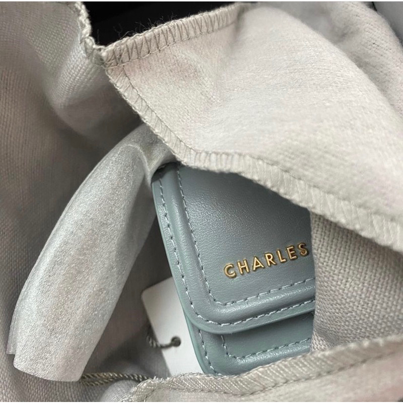 ［9.99成新］小ck charles&amp;keith airpods保護套 鋼藍色 霧霾藍 含防塵套&amp;紙盒