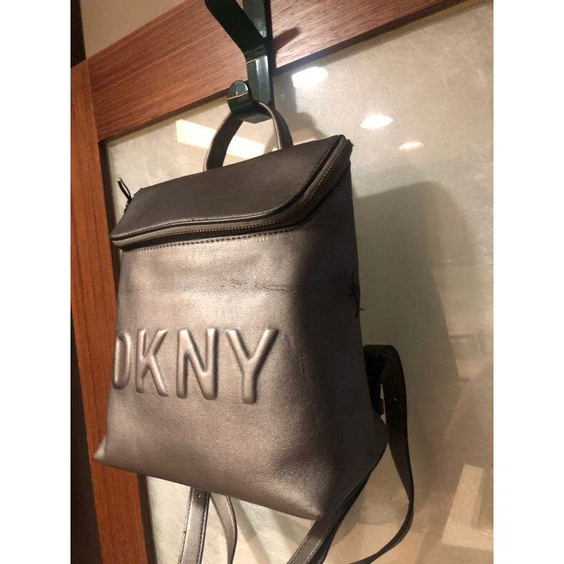DKNY全新迷你後背包
