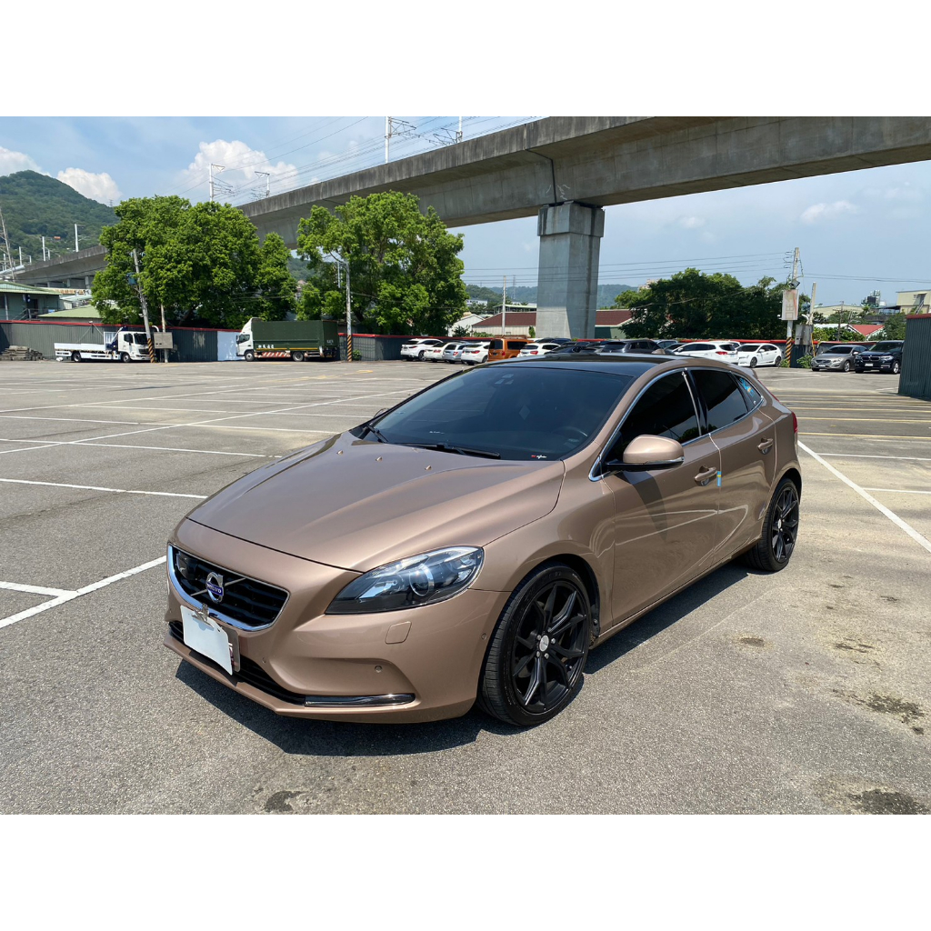 2013 Volvo V40 T4旗艦版 實價刊登:35.8萬 中古車 二手車 代步車 轎車 休旅車