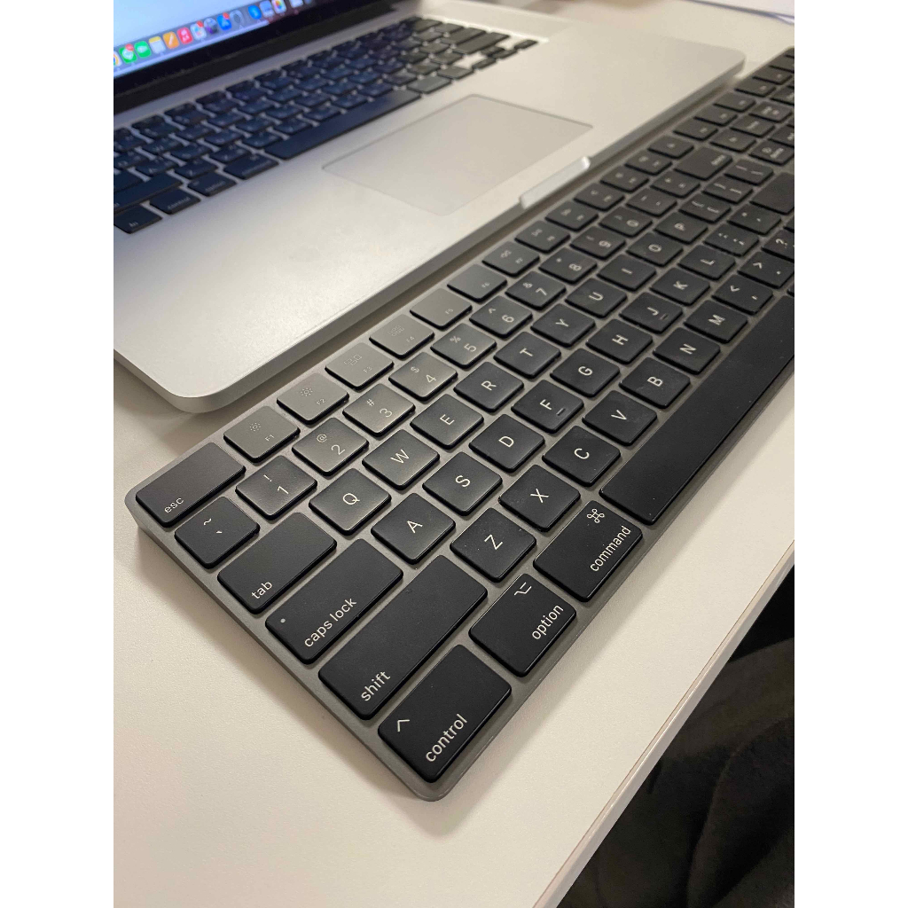 [只拆封過,美國才有] 蘋果 Apple 巧控鍵盤 黑色  Magic Keyboard 含數字鍵 美式英文