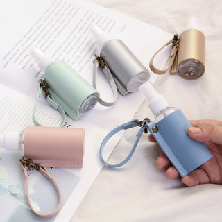 【 RICH PET】馬卡龍皮革套酒精噴霧瓶 60ml 隨身瓶 小噴瓶 掛瓶 旅行分裝 掛式 可攜式 嬰兒推車SP107