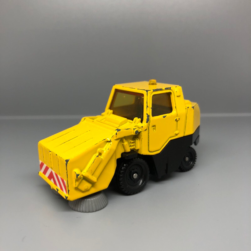 Tomica 113 mechanical sweeper 掃街車