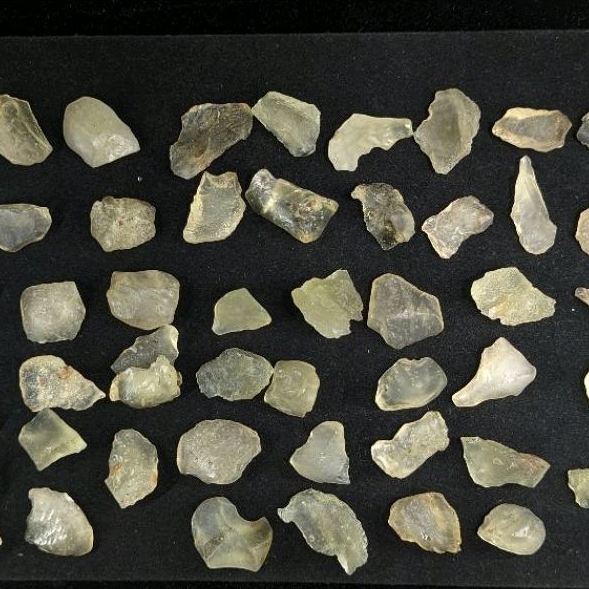「白白的水晶賣場」 🔥台灣現貨🔥 利比亞 衝擊玻璃 利比亞隕石 黃金隕石 玻隕石 10-30mm 克價商品