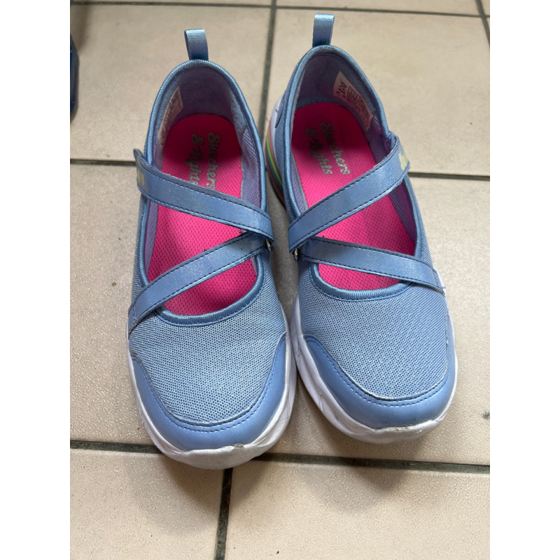 Skechers 女童運動鞋會發亮的約21-22公分可穿.