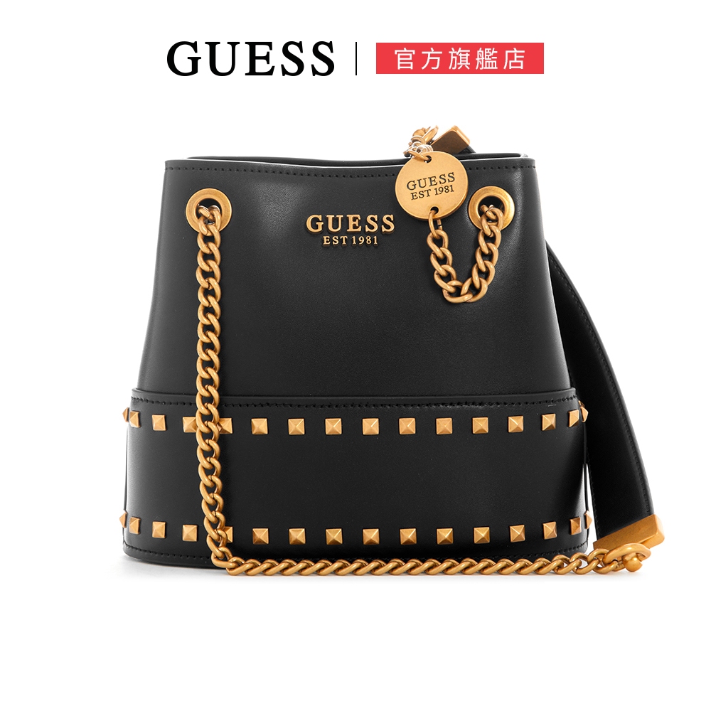 【GUESS】個性鉚釘金鍊條水桶包-黑