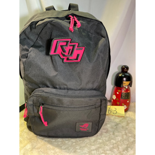 華碩 ROG Ranger BP1503 Electro Punk 輕量遊戲背包採用防水材料，多個口袋，可容納15寸NB