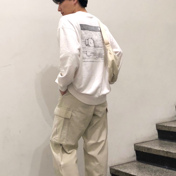 AirRoom【正品現貨】KAWS UT HOLIDAY WHITE UNIQLO 聯名 大學T 限定 限量 限定 泡澡