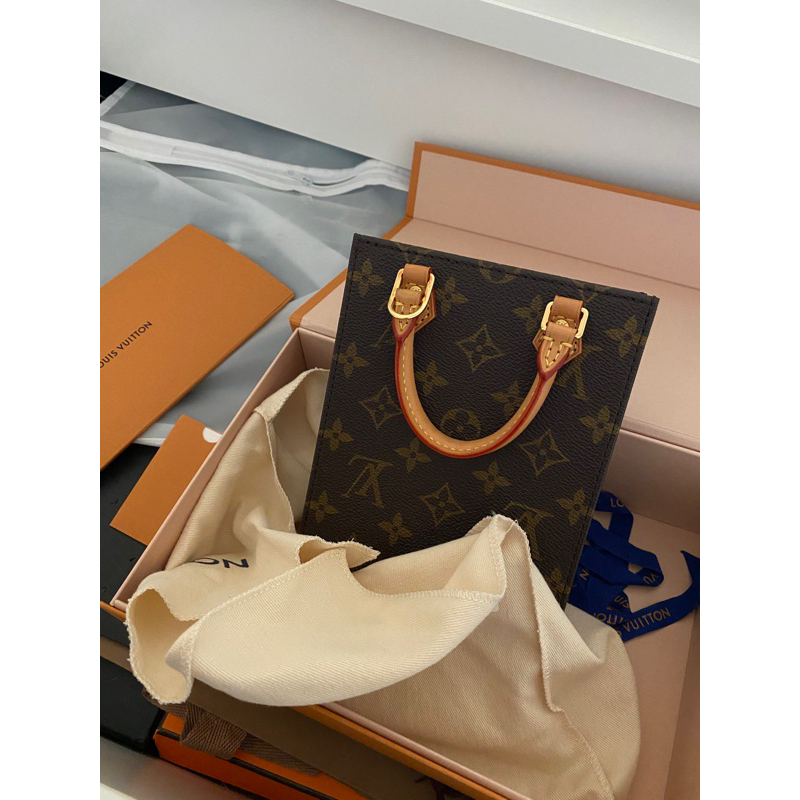 Shop Louis Vuitton MONOGRAM 2020-21FW Petit sac plat (M81295) by lufine