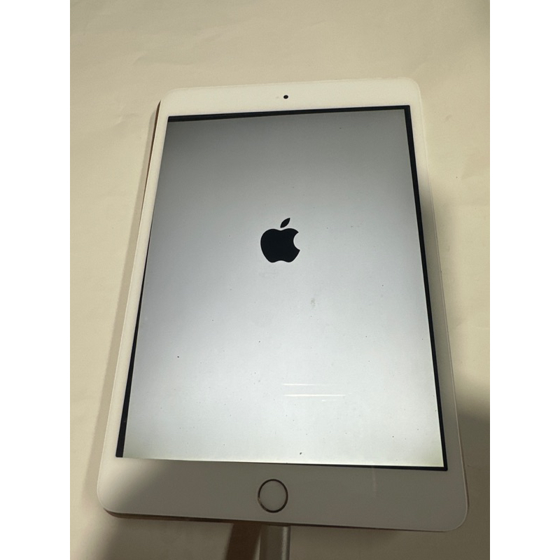 iPad Mini 3 只有白蘋果畫面無法到主畫面當零件機賣外觀如圖