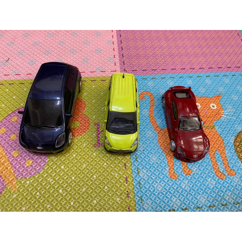 ☆ BETTY JO☆二手TOYOTA YARIS.SIENTA.86 1:32,1:43 模型車 試車禮玩具車 迴力車